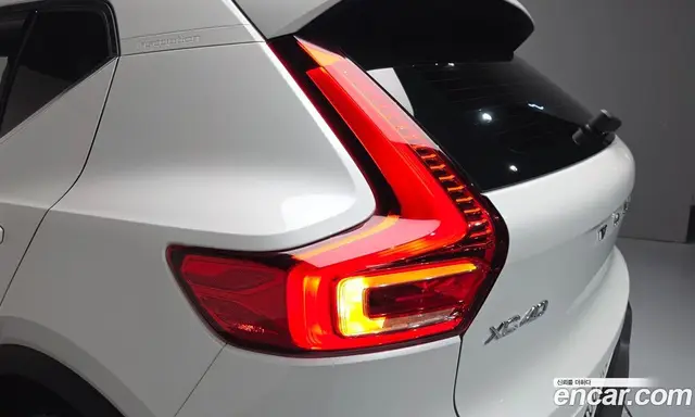 Volvo XC40 2020 2.0 автомат (гидро), миниатюра 8