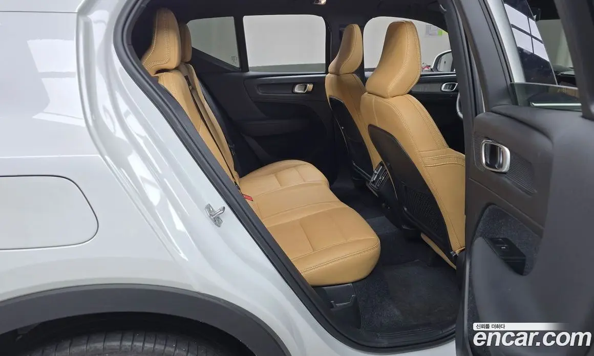 Volvo XC40 2021 2.0 автомат (гидро), фото 12