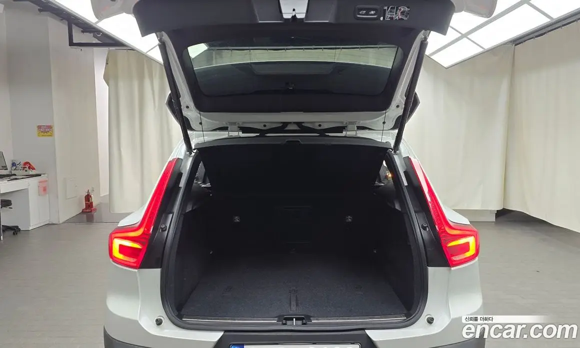 Volvo XC40 2021 2.0 автомат (гидро), фото 20