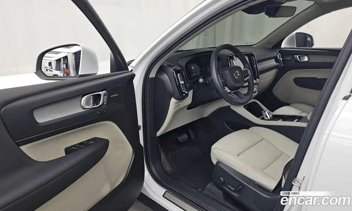 Volvo XC40 2025 2.0 автомат (гидро), фото 13