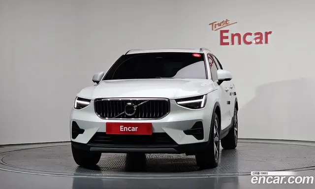 Volvo XC40 2025 2.0 автомат (гидро), миниатюра 3