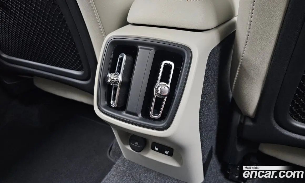 Volvo XC40 2025 2.0 автомат (гидро), фото 25