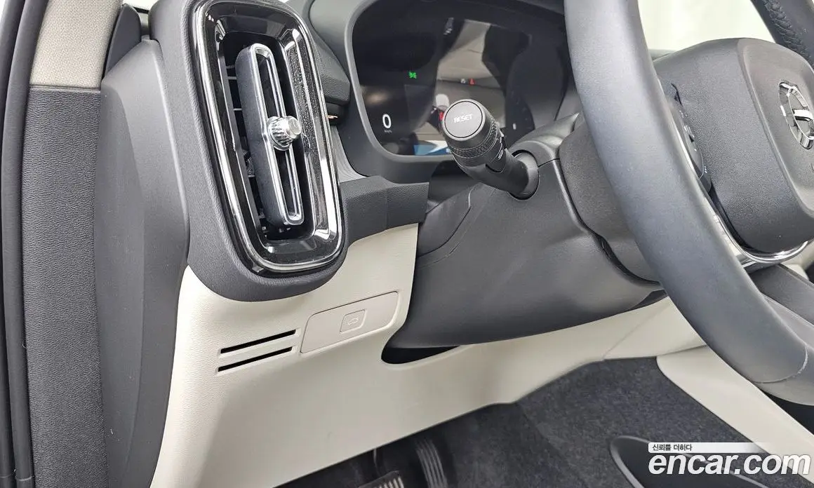 Volvo XC40 2025 2.0 автомат (гидро), фото 27