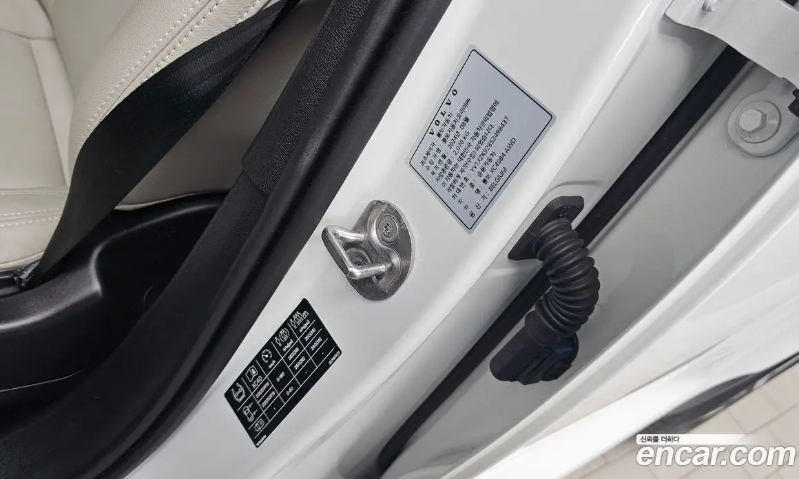 Volvo XC40 2025 2.0 автомат (гидро), фото 31