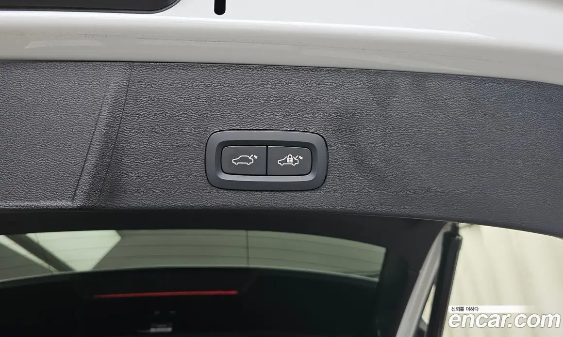 Volvo XC40 2025 2.0 автомат (гидро), фото 33