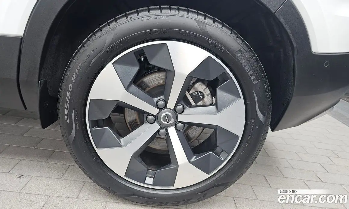 Volvo XC40 2025 2.0 автомат (гидро), фото 5