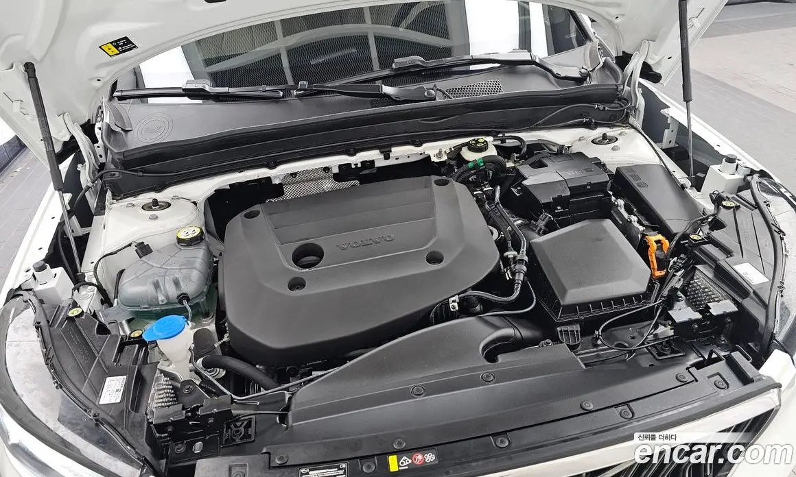Volvo XC40 2025 2.0 автомат (гидро), фото 6
