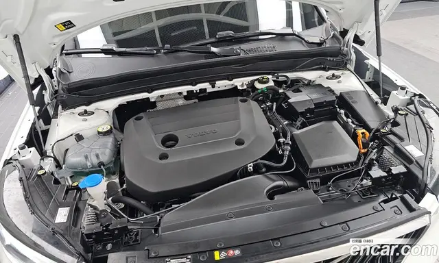 Volvo XC40 2025 2.0 автомат (гидро), миниатюра 6