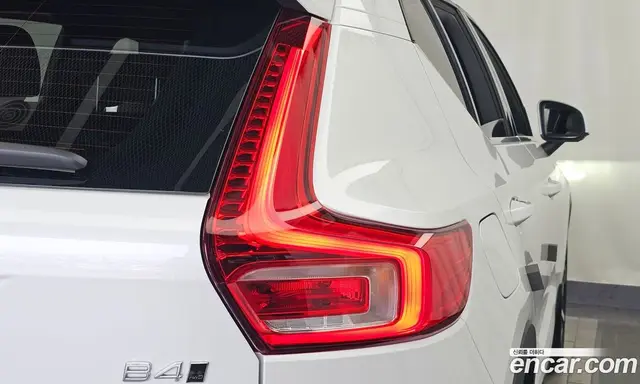 Volvo XC40 2025 2.0 автомат (гидро), миниатюра 9