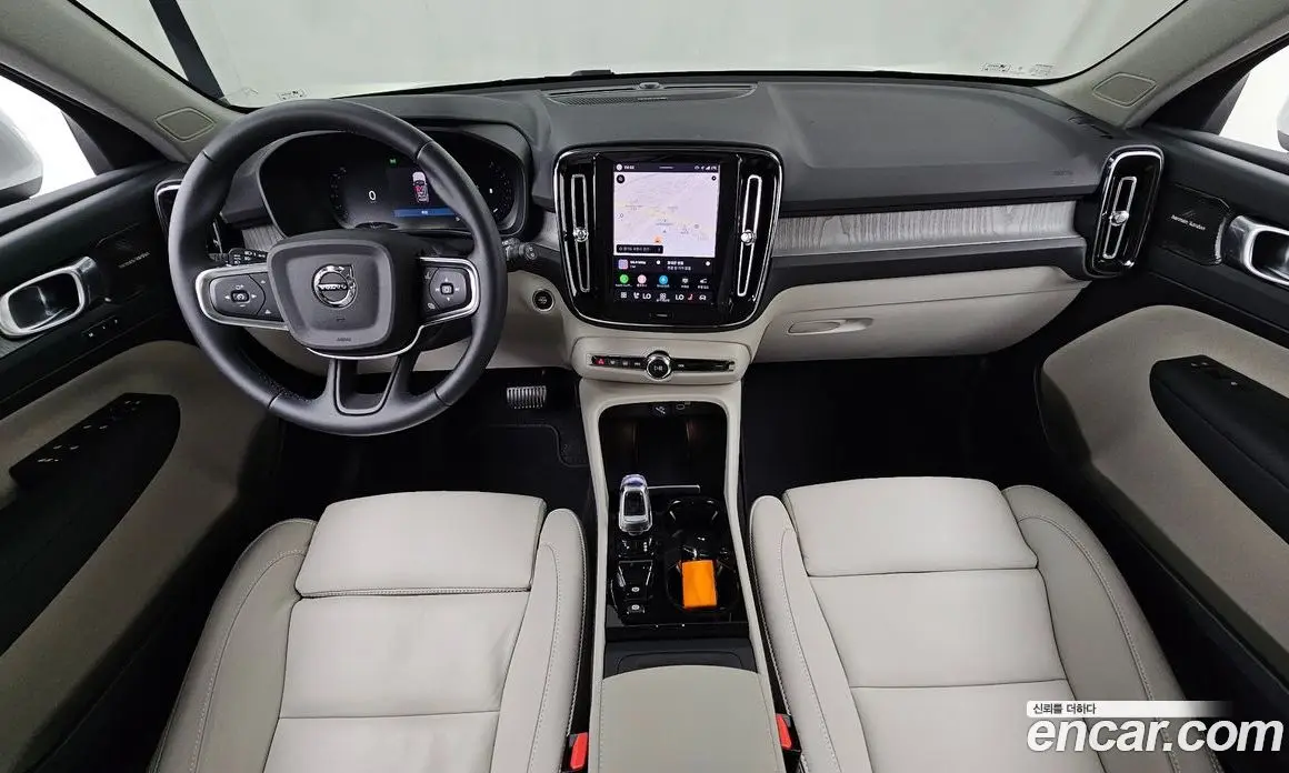 Volvo XC40 2025 2.0 автомат (гидро), фото 10
