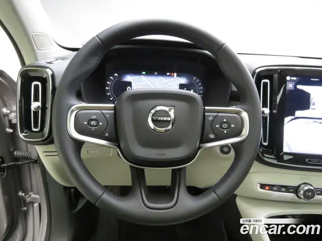 Volvo XC40 2026 2.0 автомат (гидро), миниатюра 11