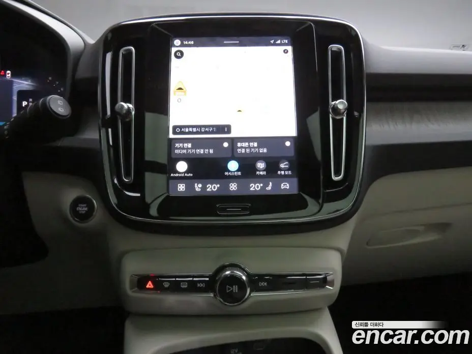 Volvo XC40 2026 2.0 автомат (гидро), фото 14