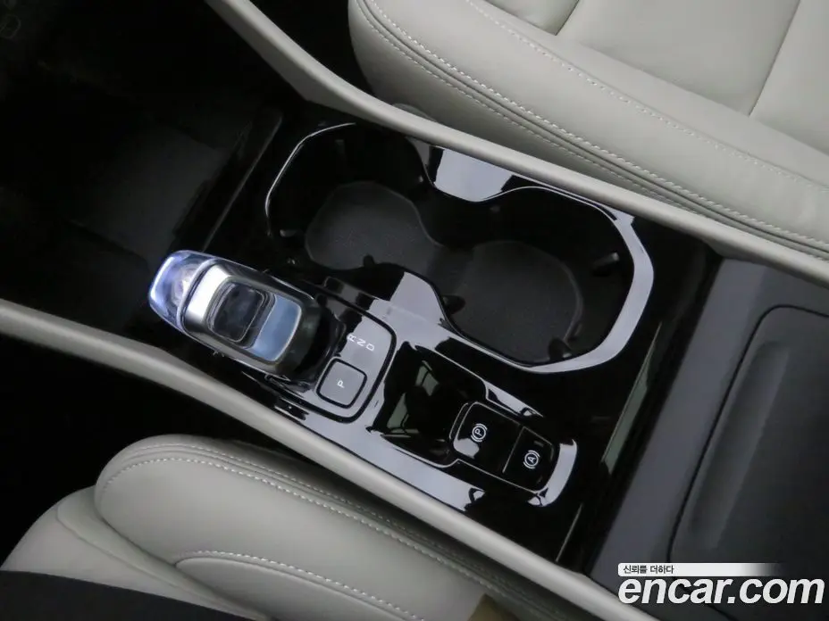 Volvo XC40 2026 2.0 автомат (гидро), фото 18