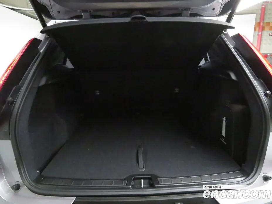 Volvo XC40 2026 2.0 автомат (гидро), фото 20