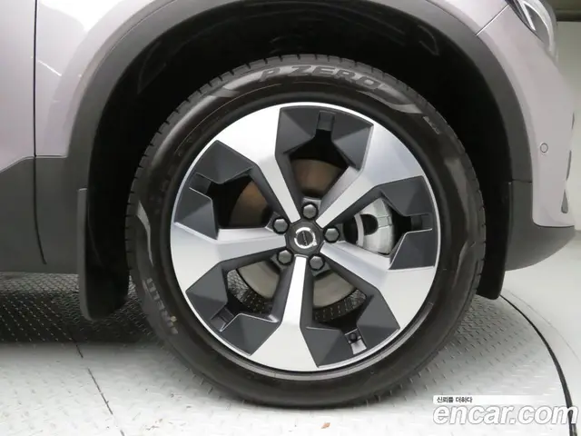 Volvo XC40 2026 2.0 автомат (гидро), миниатюра 5