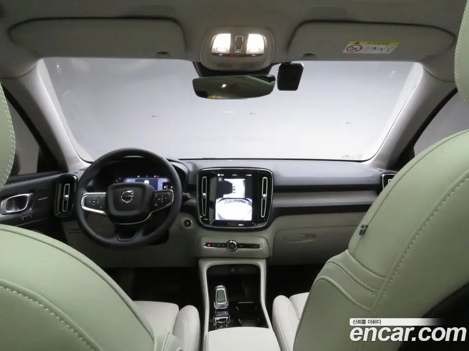 Volvo XC40 2026 2.0 автомат (гидро), фото 7