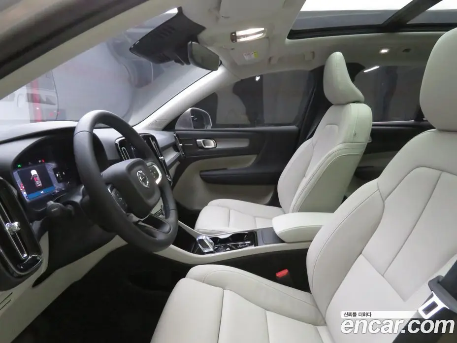 Volvo XC40 2026 2.0 автомат (гидро), фото 9