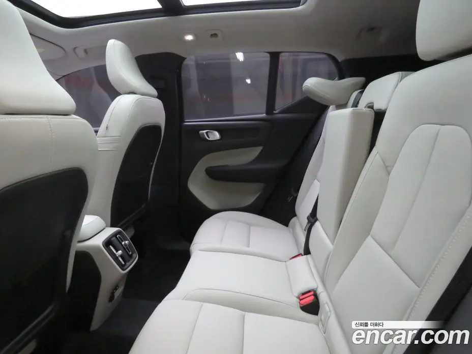 Volvo XC40 2026 2.0 автомат (гидро), фото 10