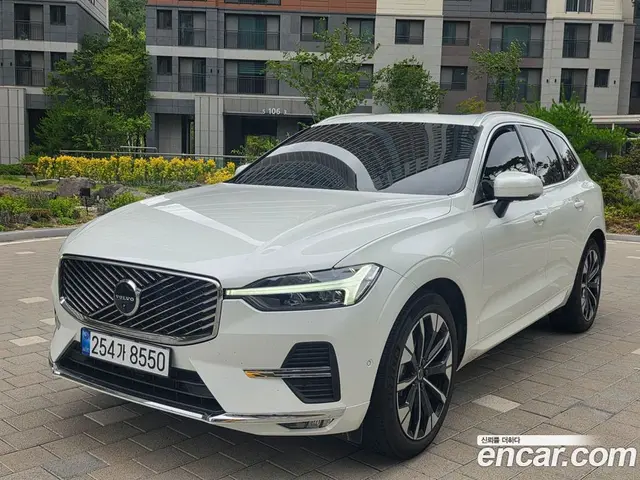Volvo XC60 2026 2.0 автомат (гидро), миниатюра 3