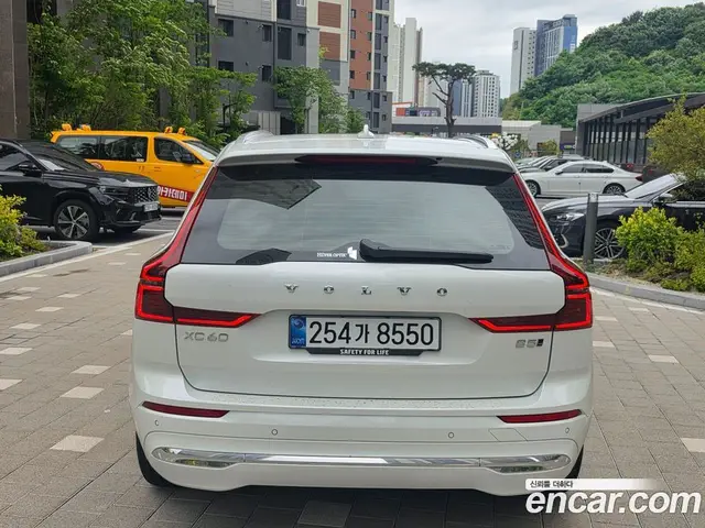 Volvo XC60 2026 2.0 автомат (гидро), миниатюра 4