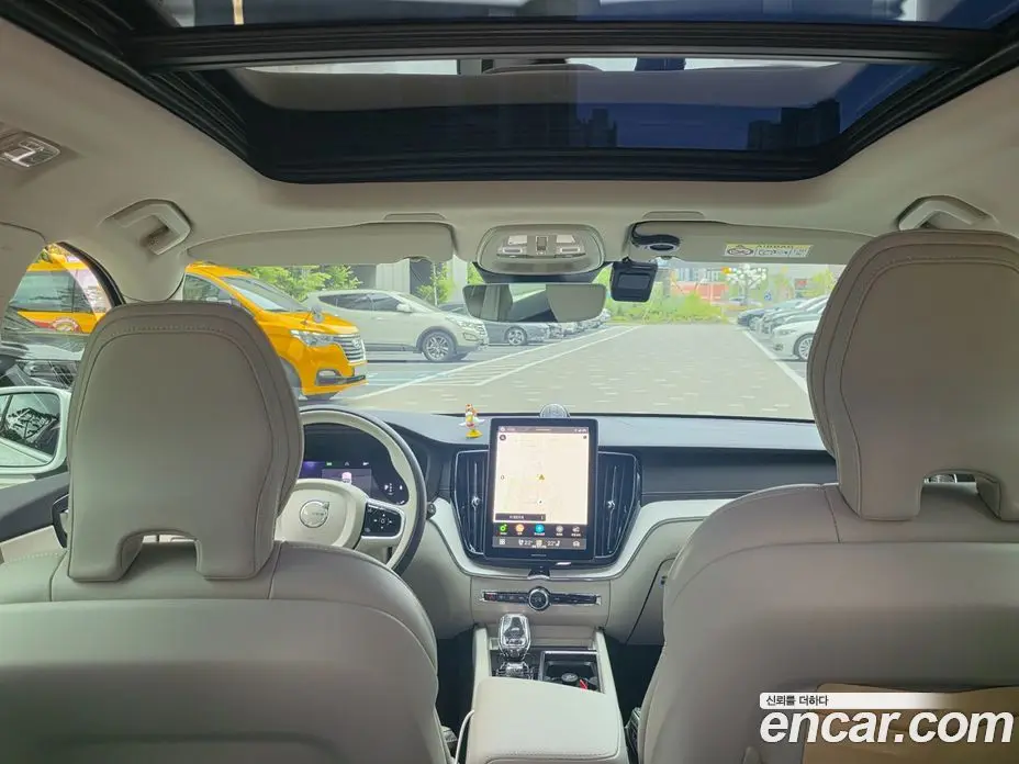 Volvo XC60 2026 2.0 автомат (гидро), фото 8