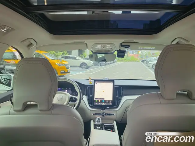 Volvo XC60 2026 2.0 автомат (гидро), миниатюра 8