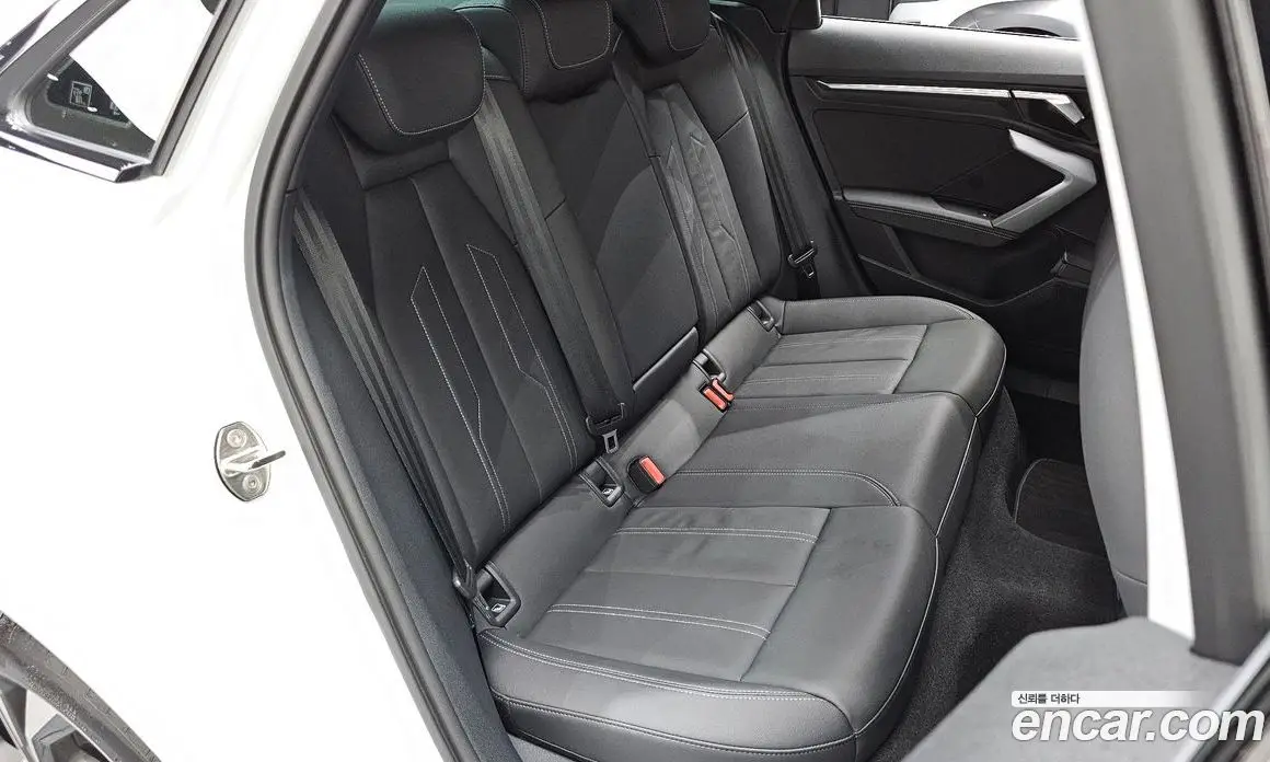Audi A3 2025 2.0 автомат (гидро), фото 17