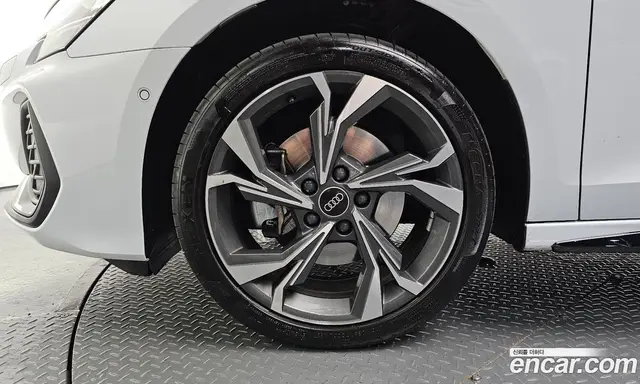 Audi A3 2025 2.0 автомат (гидро), миниатюра 5