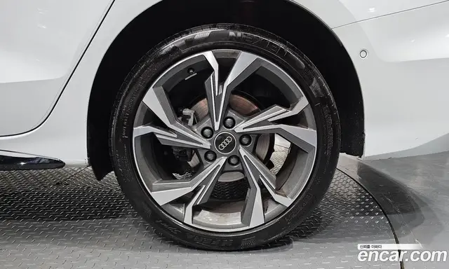 Audi A3 2025 2.0 автомат (гидро), миниатюра 7