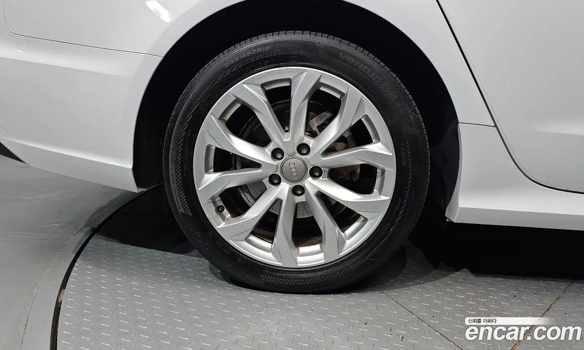 Audi A6 2016 2.0 автомат (гидро), фото 5