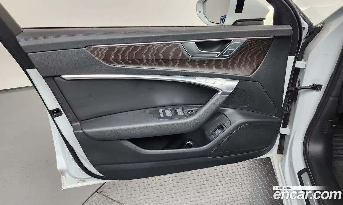 Audi A6 2023 2.0 автомат (гидро), фото 14