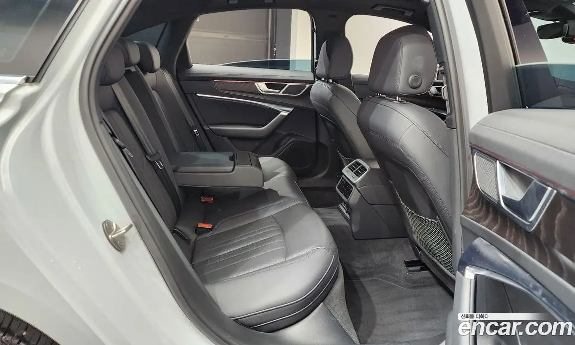 Audi A6 2023 2.0 автомат (гидро), фото 17
