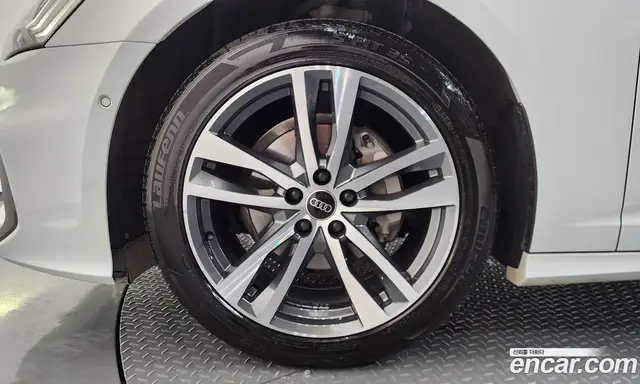 Audi A6 2023 2.0 автомат (гидро), миниатюра 5