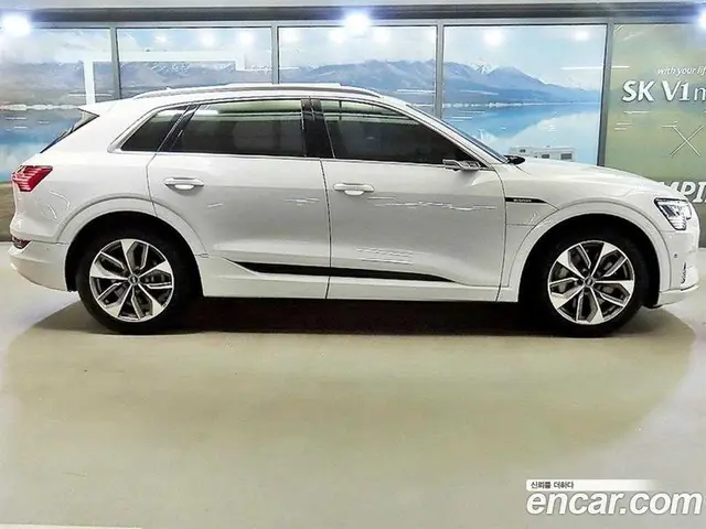 Audi e-tron 2021 автомат (гидро), миниатюра 3