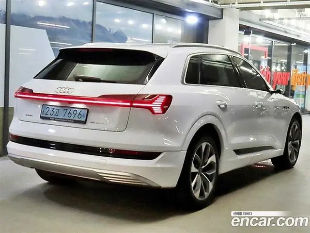 Audi e-tron 2021 автомат (гидро), миниатюра 4