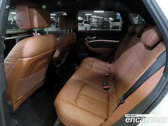 Audi e-tron 2021 автомат (гидро), миниатюра 7