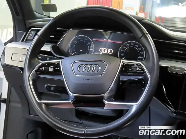 Audi e-tron 2021 автомат (гидро), миниатюра 8