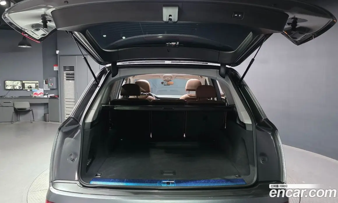 Audi Q7 2023 3.0 автомат (гидро), фото 25