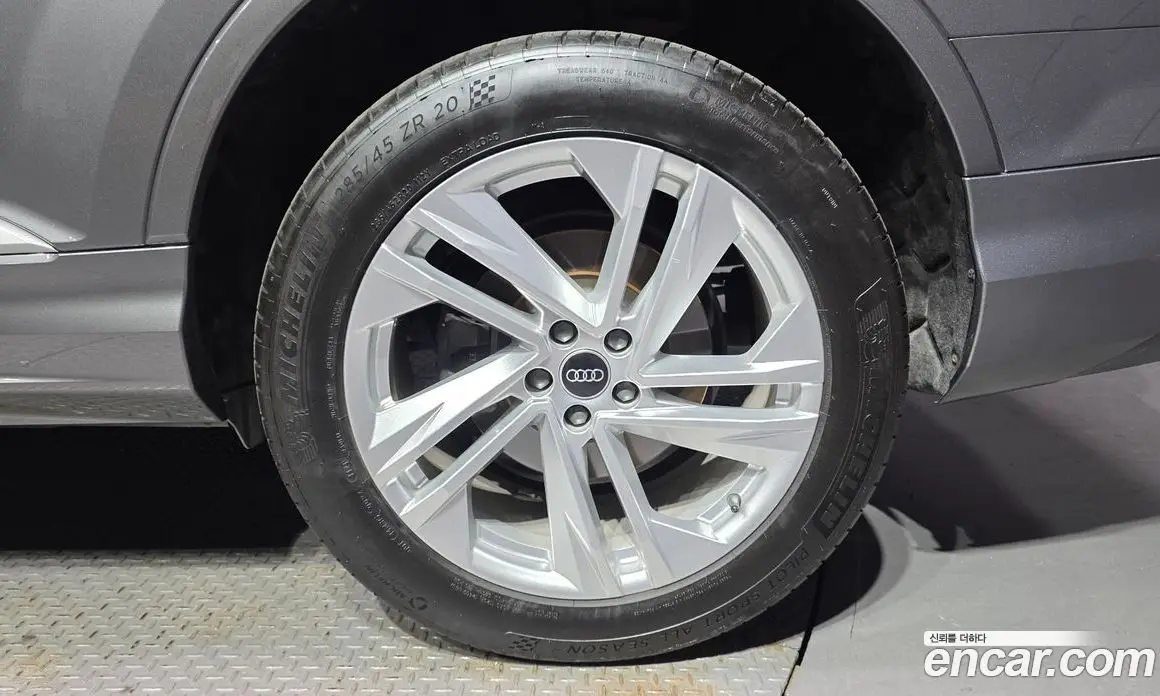 Audi Q7 2023 3.0 автомат (гидро), фото 6