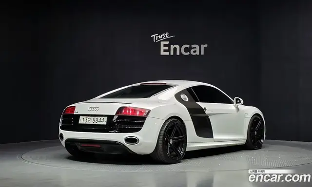 Audi R8 2010 5.2 автомат (гидро), миниатюра 2