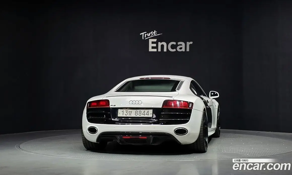 Audi R8 2010 5.2 автомат (гидро), фото 4