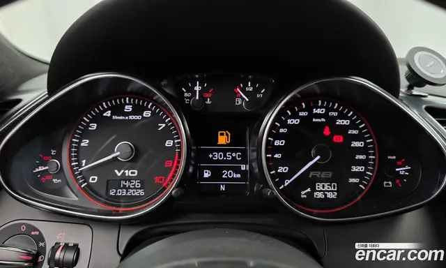 Audi R8 2010 5.2 автомат (гидро), миниатюра 8
