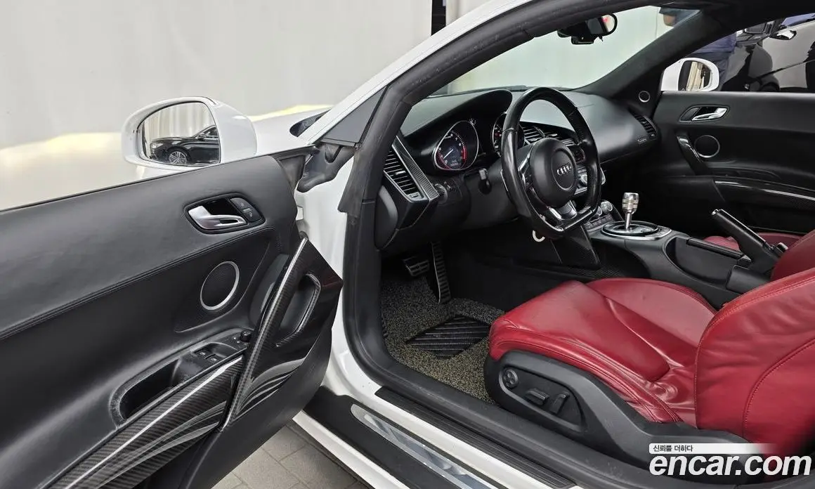 Audi R8 2010 5.2 автомат (гидро), фото 10