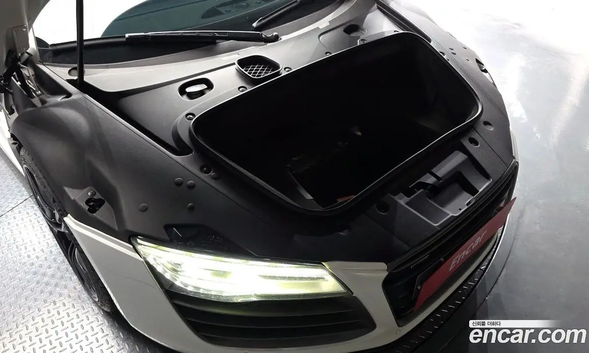 Audi R8 2015 5.2 автомат (гидро), фото 18
