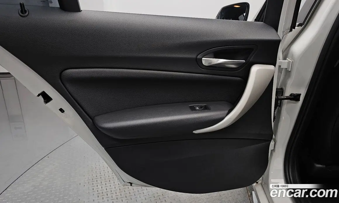 BMW 1 серия 2018 2.0 автомат (гидро), фото 14