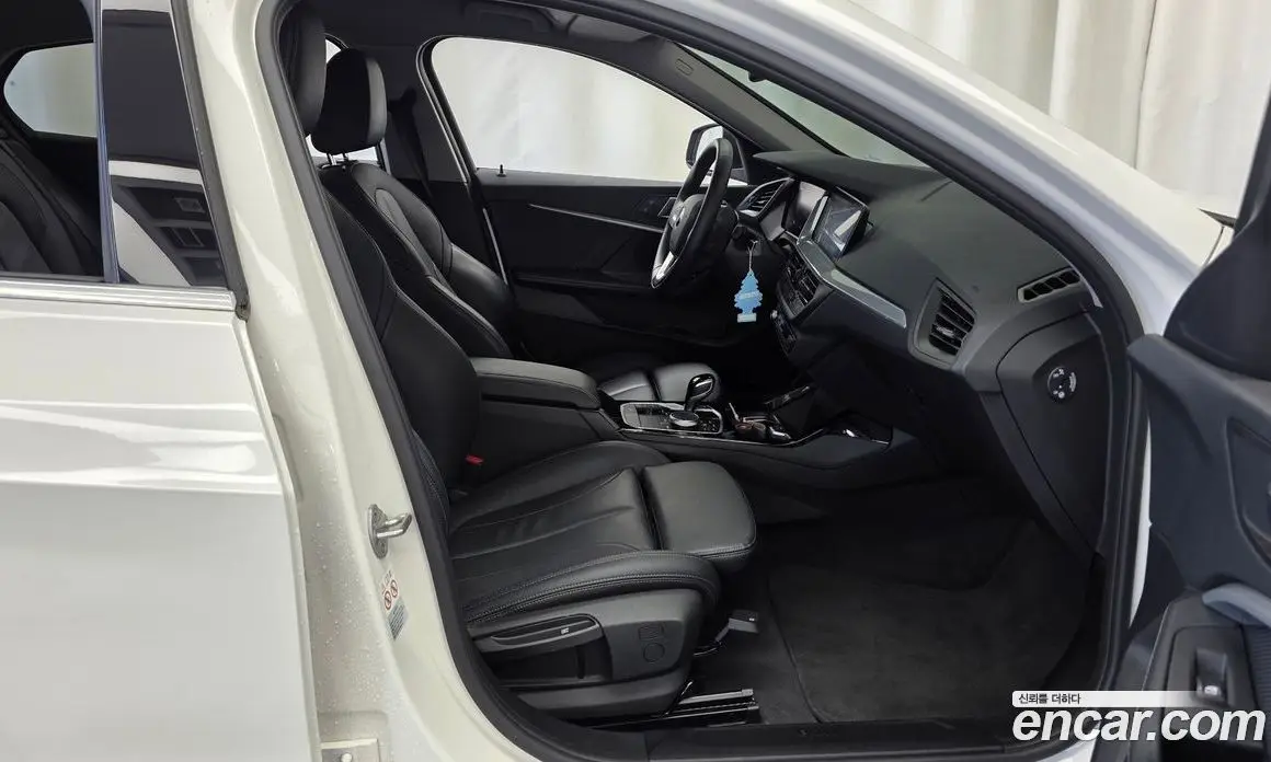 BMW 1 серия 2021 2.0 автомат (гидро), фото 17