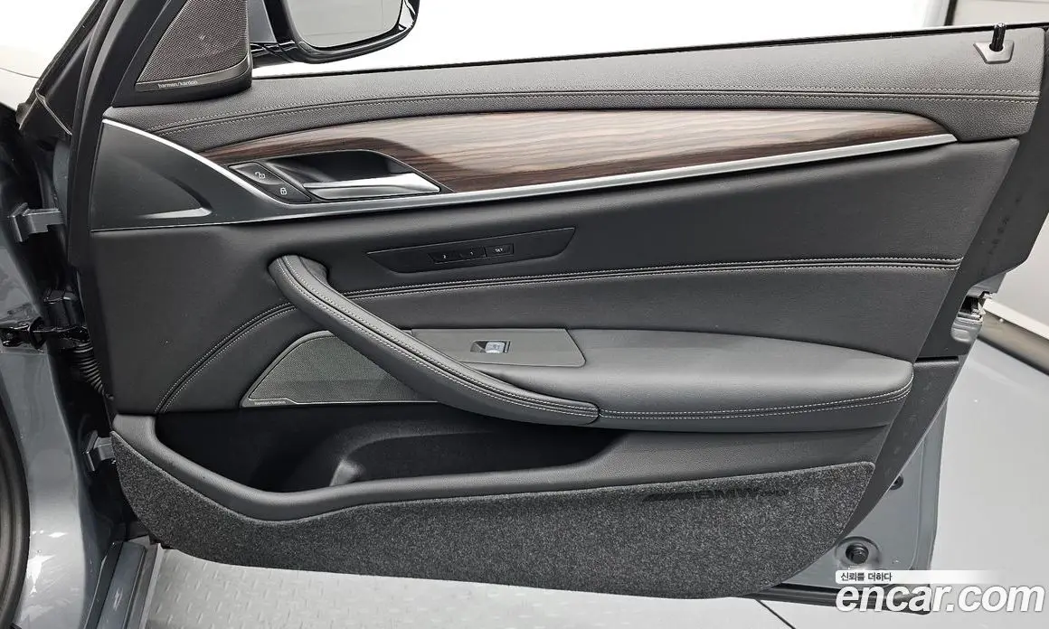 BMW 5 серия 2023 2.0 автомат (гидро), фото 14
