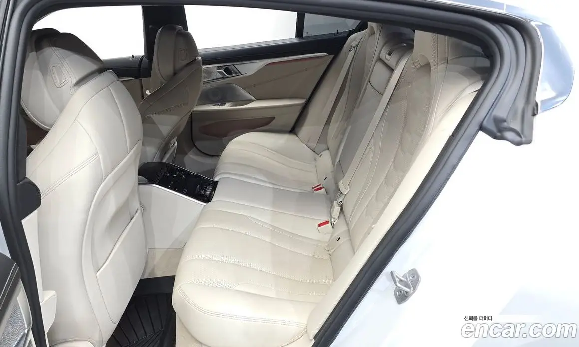 BMW 8 серия 2024 4.4 автомат (гидро), фото 17
