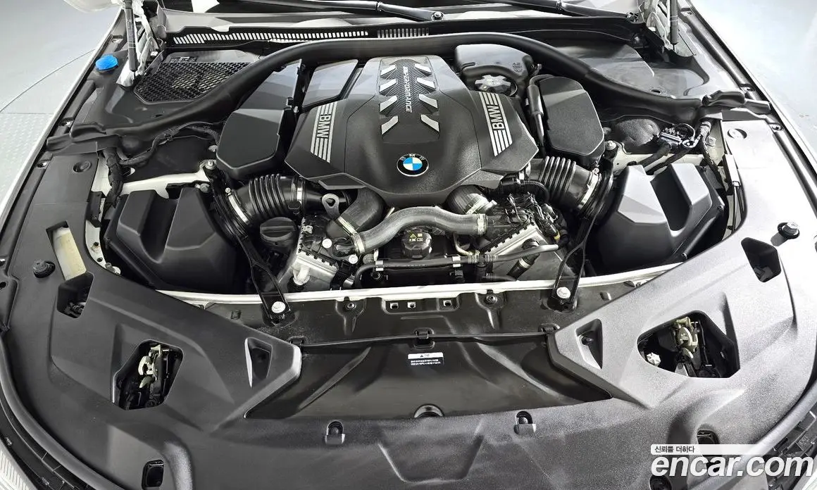 BMW 8 серия 2024 4.4 автомат (гидро), фото 6