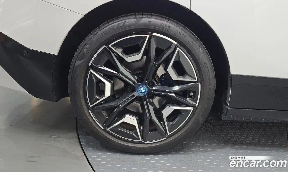 BMW iX 2023 0.3 автомат (гидро), фото 5